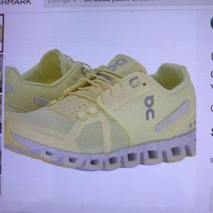 On Cloud Running Sneakers 9.5